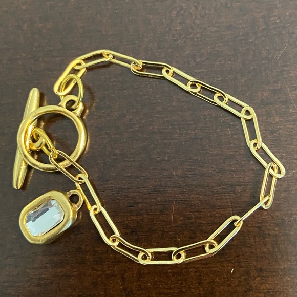 GF paperclip chain bracelet w/emerald shape CZ charm & toggle clasp. 7 1/2” - Picture 1 of 1